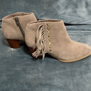 Vionic Woman’s upright Faros Fringe bootie